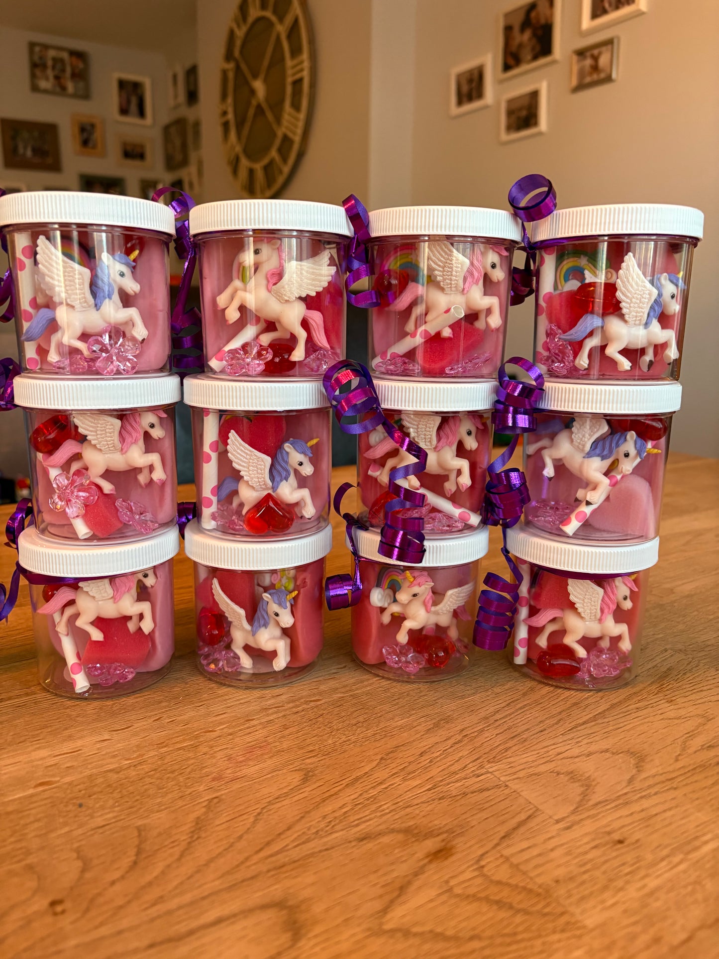 Unicorn play-dough party favours