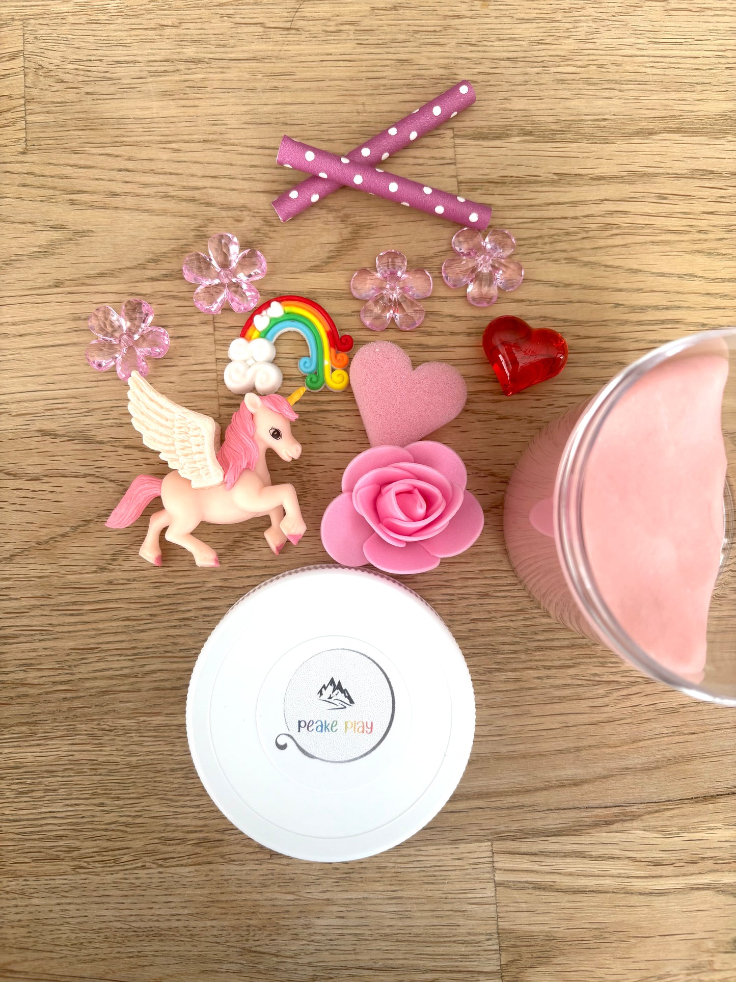 Unicorn play-dough party favours