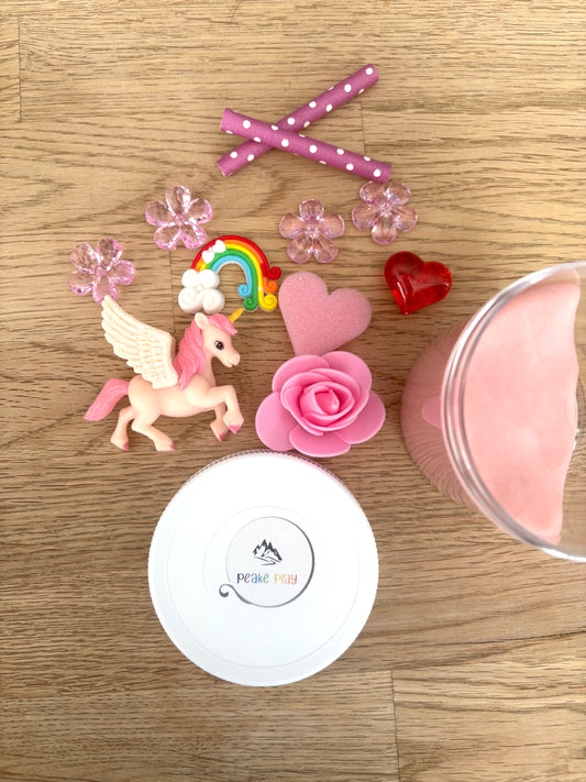 Unicorn play-dough party favours